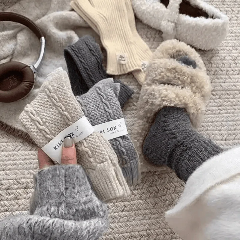 4 pairs of random color women's winter twist texture thick stacking socks
