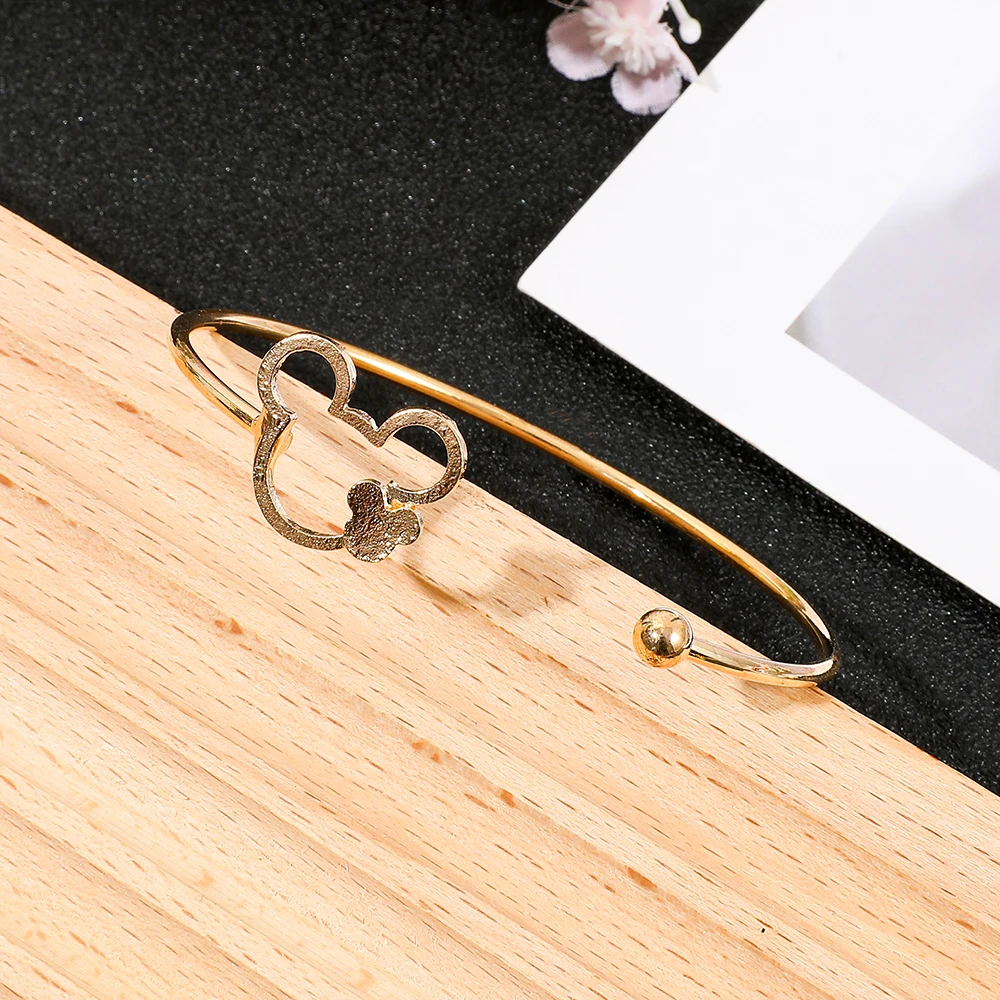 Figurine de dessin animé classique Mickey Mouse, ornement de mode, accessoire de charme, jouet Unique, cadeau pour amis