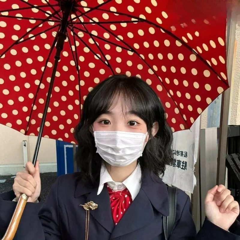 

Красный зонт в горошек в стиле ретро с длинной ручкой, 2 ребра, прямой зонт от дождя с деревянной ручкой для женщин, студентов, высокая эстетика...