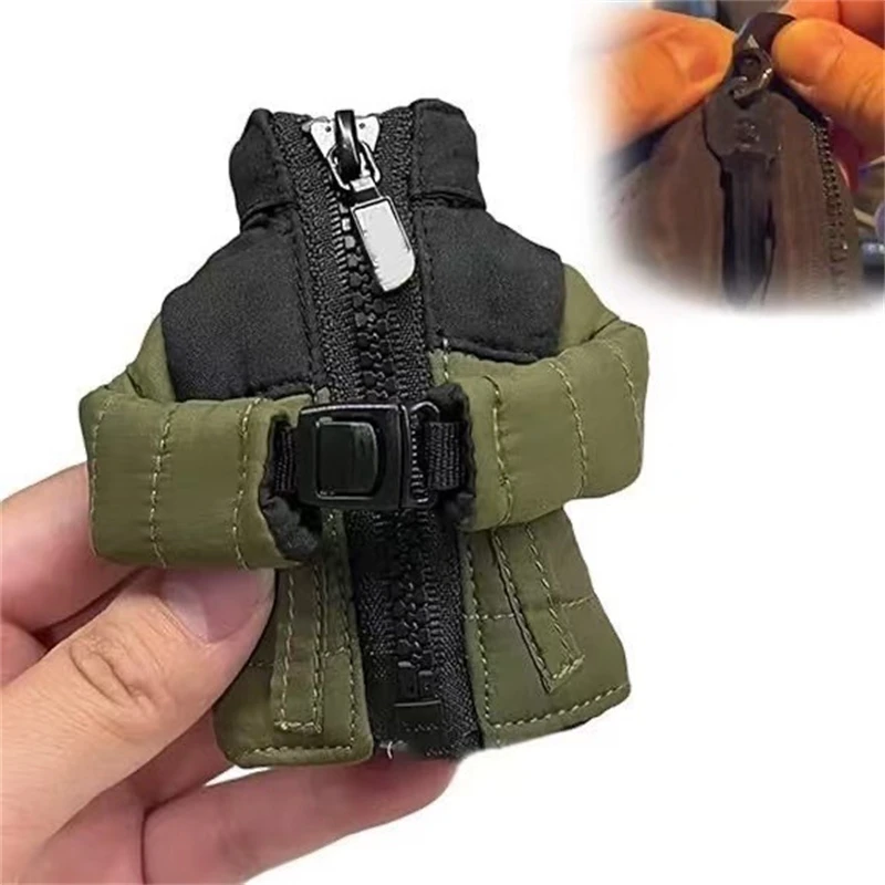 Mini llavero de abrigo de plumas, colgante cálido y bonito, acogedor bolso de invierno, dije para mochila, llaves de coche, regalo de Navidad para hombres, mujeres y adolescentes