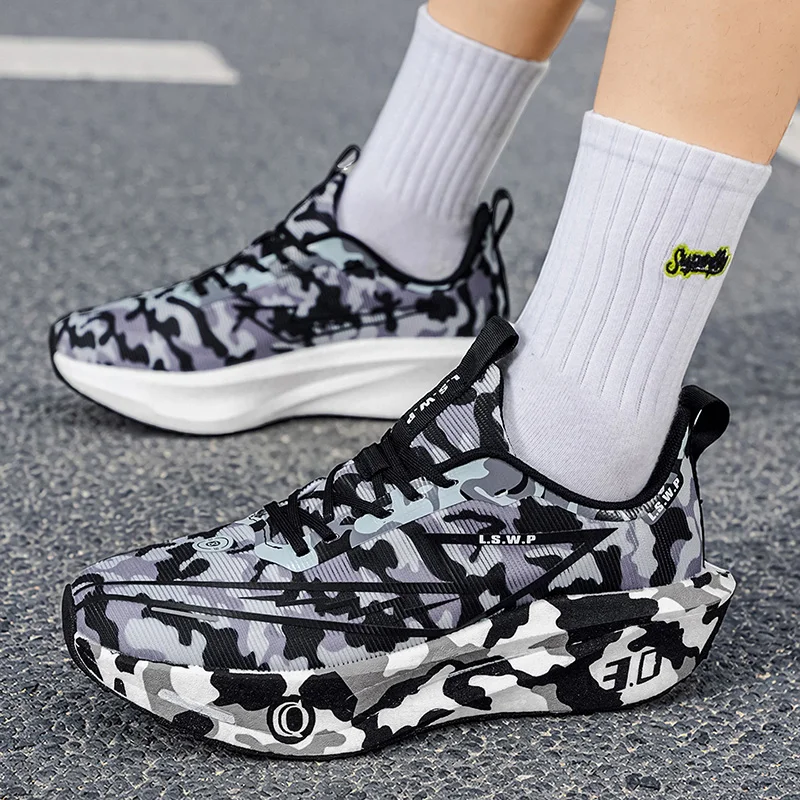 Herren-Freizeitsportschuhe, trendige Camouflage-Laufschuhe für Herren und Damen, hochelastische, dicksohlige, dämpfende Sneaker, atmungsaktive, leichte Laufschuhe aus Mesh-Material, rutschfeste, abriebfeste Außensohle, für Jugendliche geeignet. – Detail 9