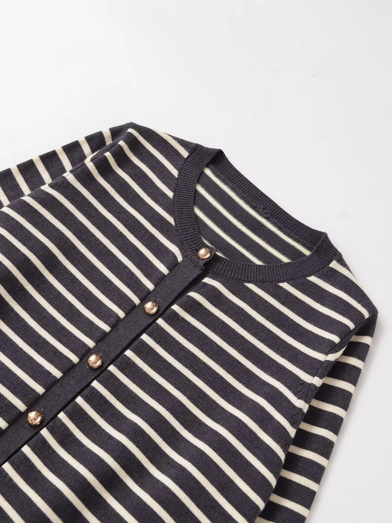 

Повседневный милый и модный полосатый вязаный кардиган с круглым вырезом и длинными рукавами, осенняя новинка 2023 года для женщин