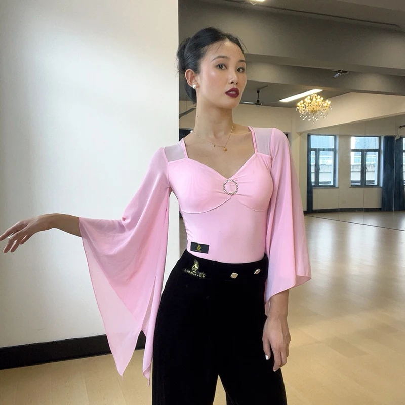 ملابس علوية لقاعة الرقص الوردية لعام 2025 للسيدات بأكمام عائمة ملابس رقص لاتينية للبالغين ملابس ممارسة الرقص الفالس DNV25244