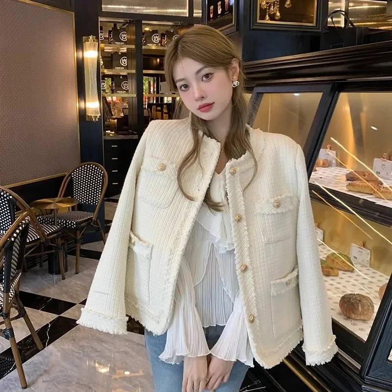 

French Small Fragrance Coat Short White Cotton Jacket Female 2023 Autumn Winter New Loose Overwear Temperament Outcoat Women Top