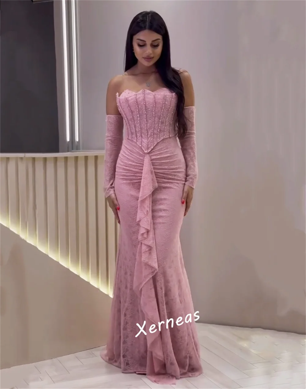 Maßgeschneidertes, hochwertiges Damen-Abendkleid, Spitze, schulterfrei, Rüschen, Meerjungfrau, bodenlang, maßgeschneiderter Anlass, elegante Party