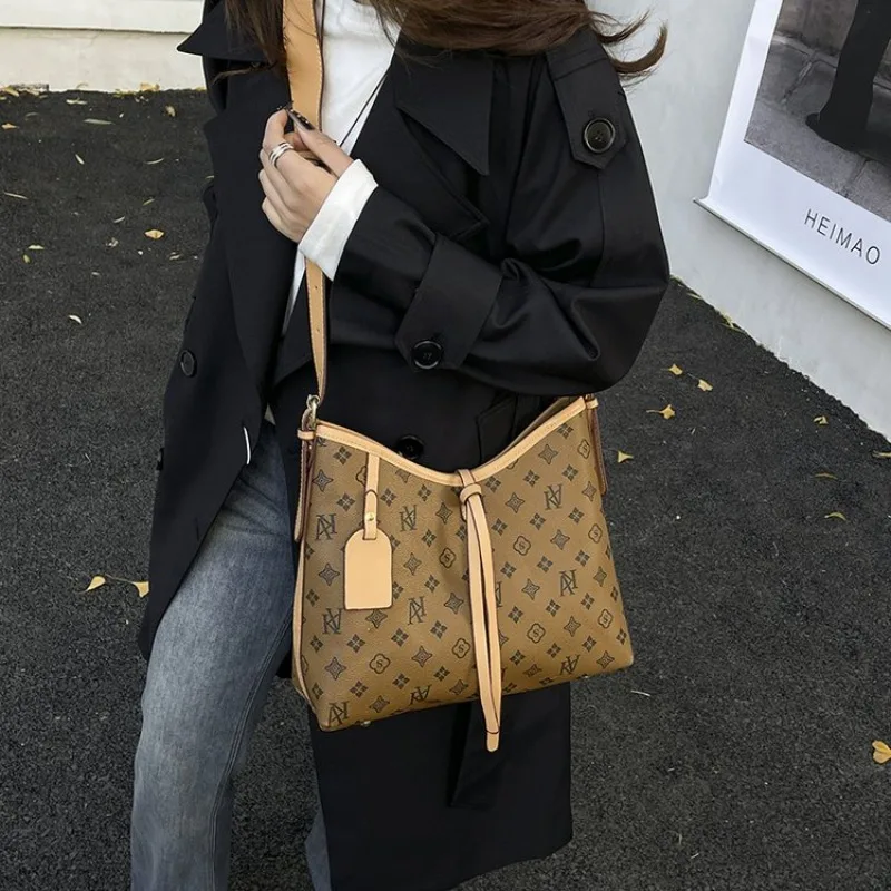 

Luxurious Chic Shoulder Bag Underarm Crossbody Office Commuting 2025 New Model Exquisite Glamorous Sophisticated