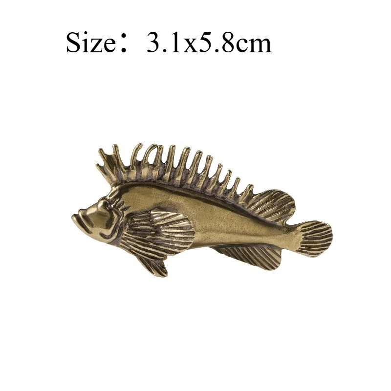 1 PC Solid Brass Carved Cute Golden Arowana Figurines Handheld Piece Ornament Desk Auto Decor Collectible Vintage Copper Craft