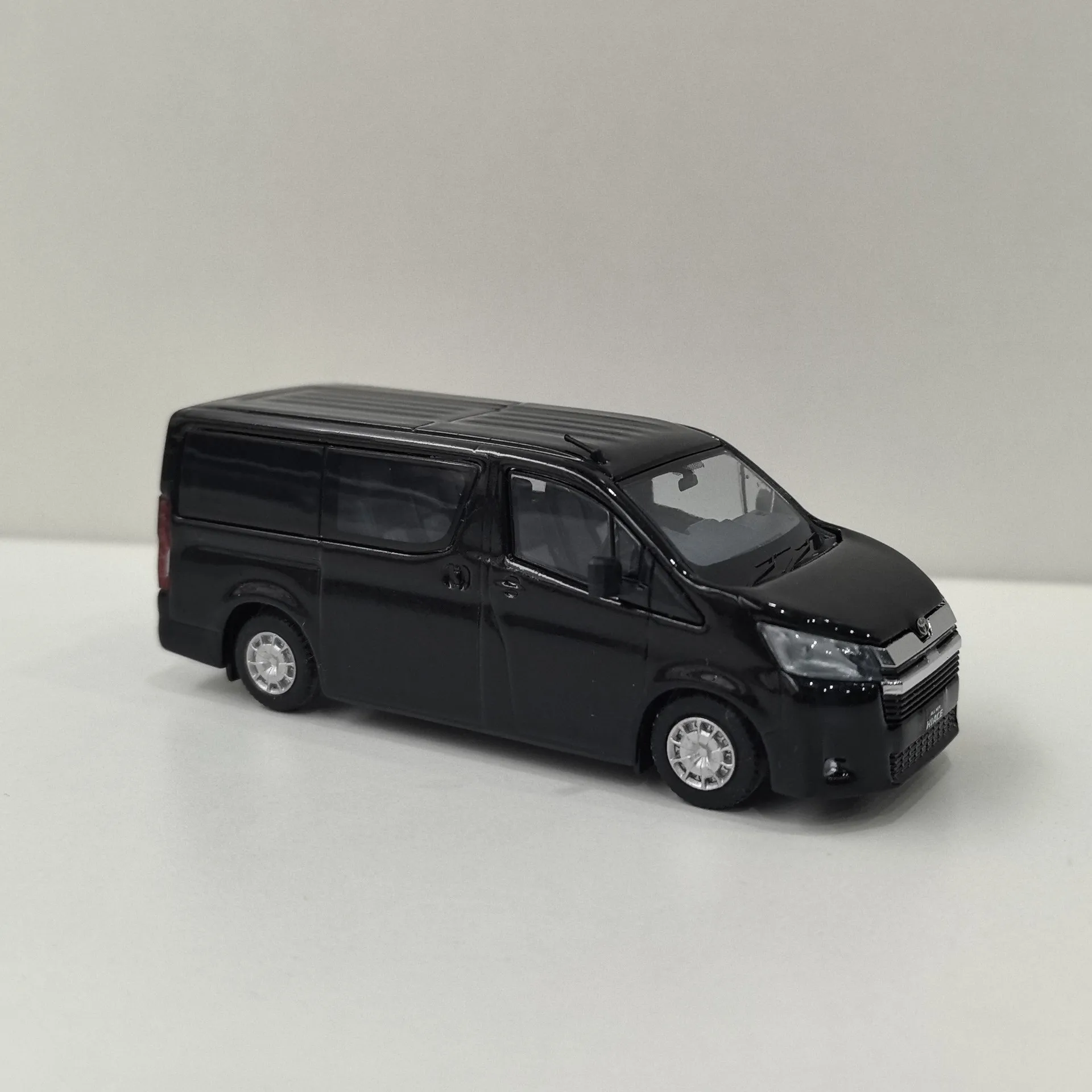 Diecast Model1 Scala 1:64 Sea Lion HIACE 300 MPV Toyota Business Van Modello di auto in lega Giocattolo da collezione Regalo Souvenir Display