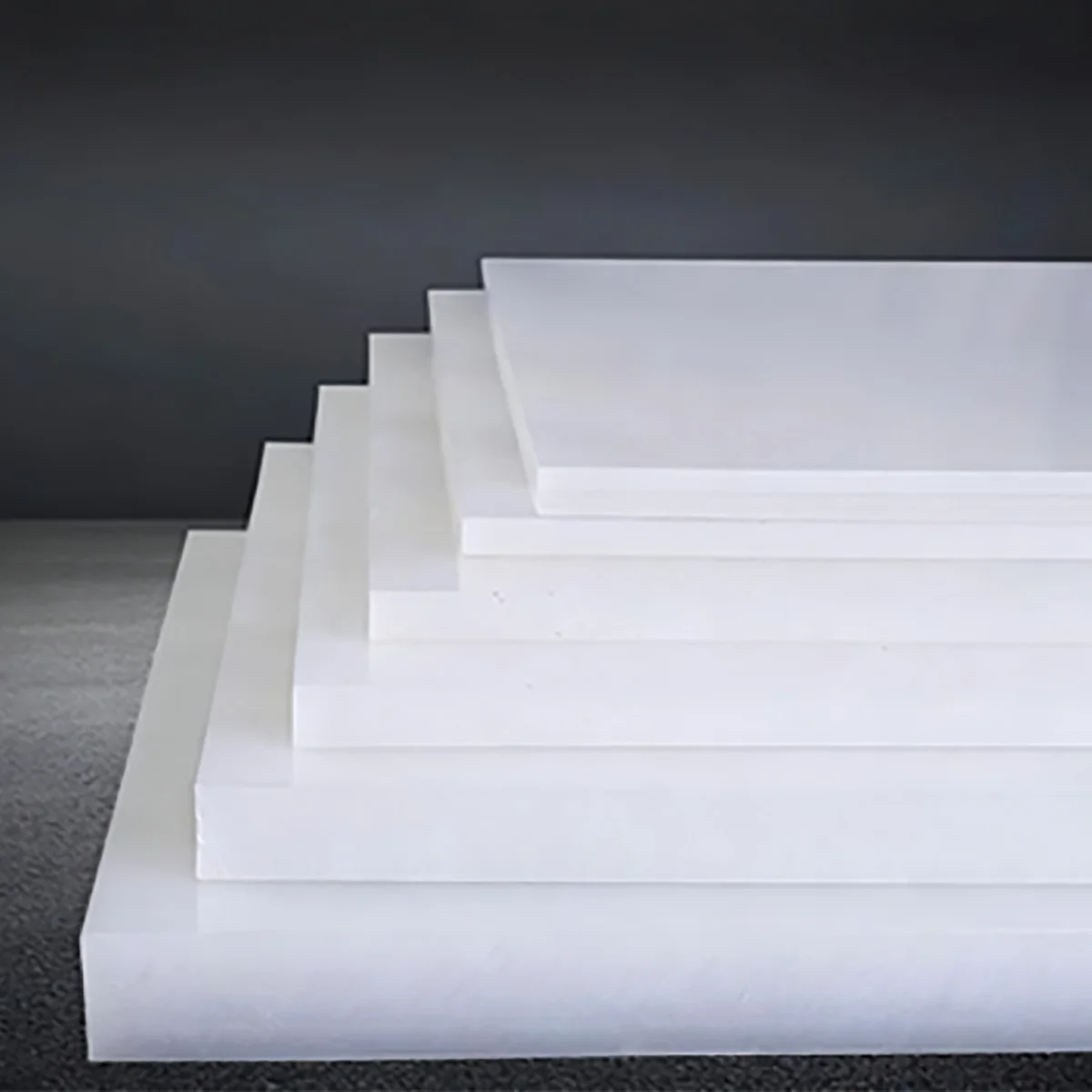 Рисунок 4 - Черно-белые нейлоновые листы