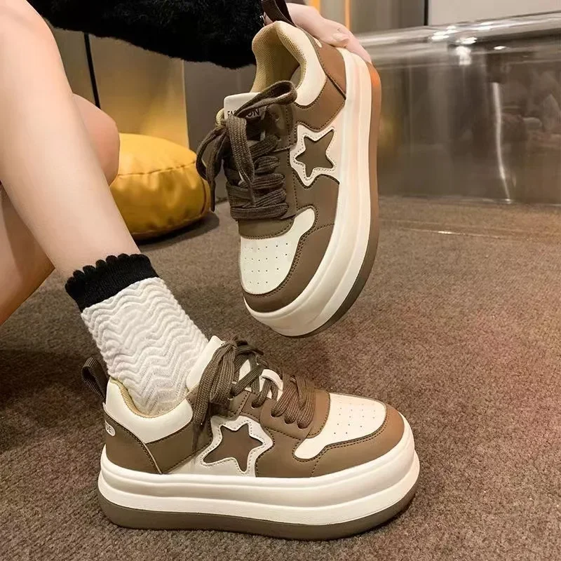 Tênis de plataforma vintage 2023 outono sapatos esportivos femininos casuais apartamentos kawaii preto marrom tênis feminino harajuku vulcanizado