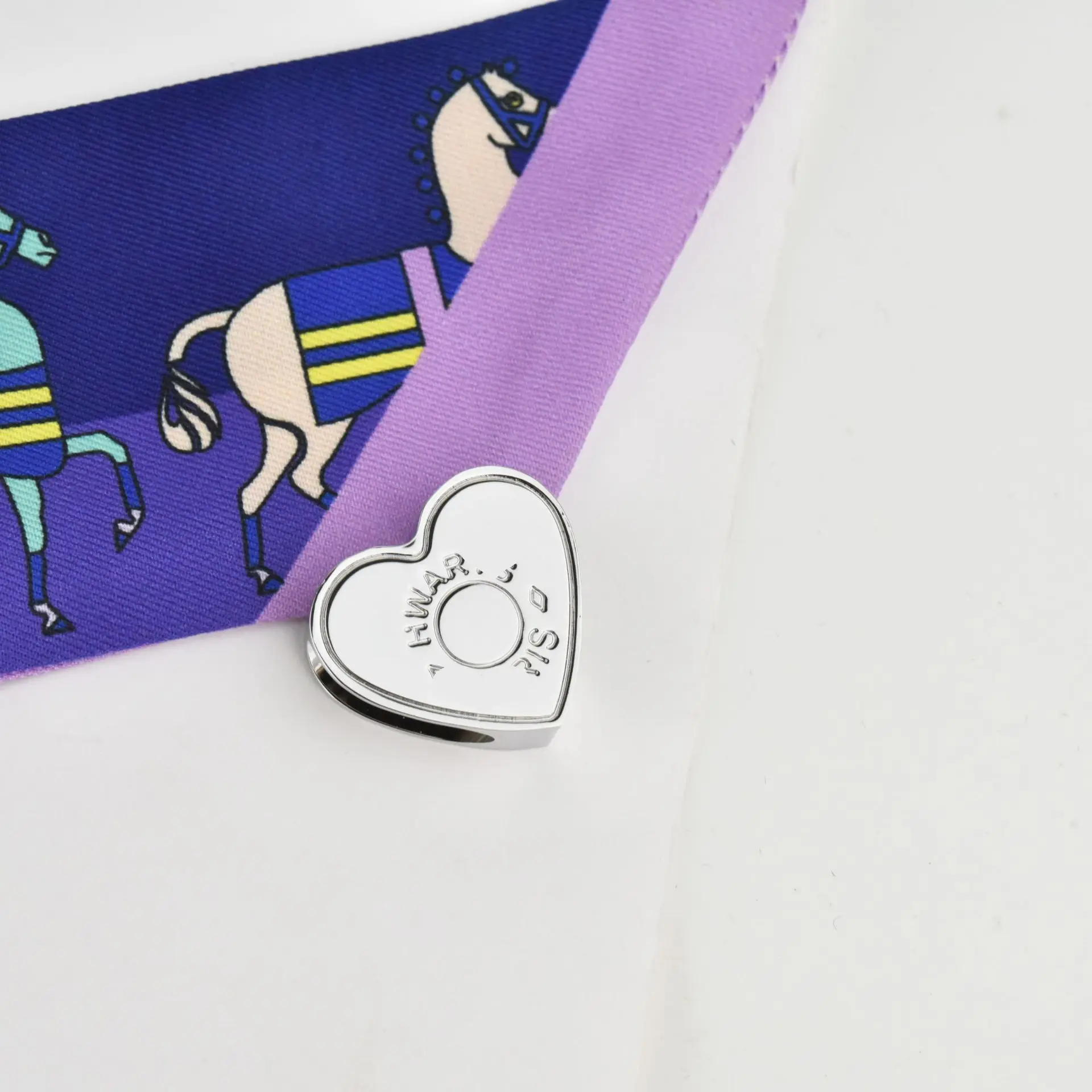 Рисунок 3 - Сердце Шарф Кольцо шарфы Пряжка