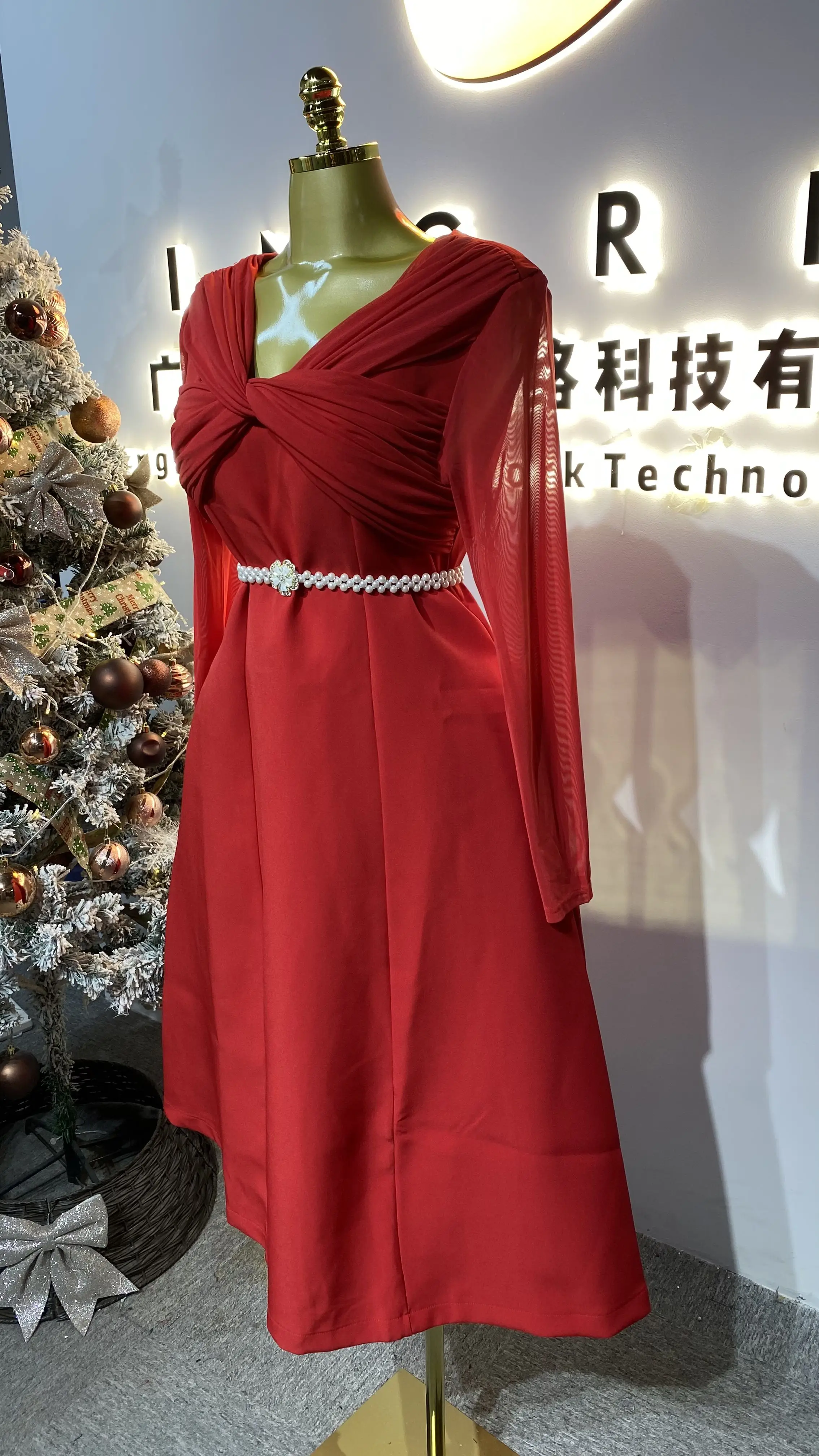 فستان بناتي لخريف وشتاء 2025 جديد ملتوي بأكمام طويلة ومرقعة وجيب للخصر-GZXX372