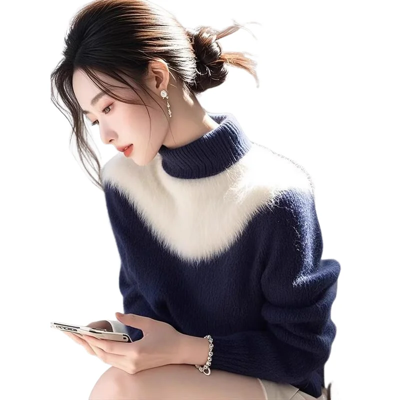 سترة سميكة ذات ياقة مدورة متباينة باللونين الأزرق والأبيض لطيفة للغاية للنساء لشتاء 2025 قطع علوية محبوكة شمعية ناعمة على الموضة #3