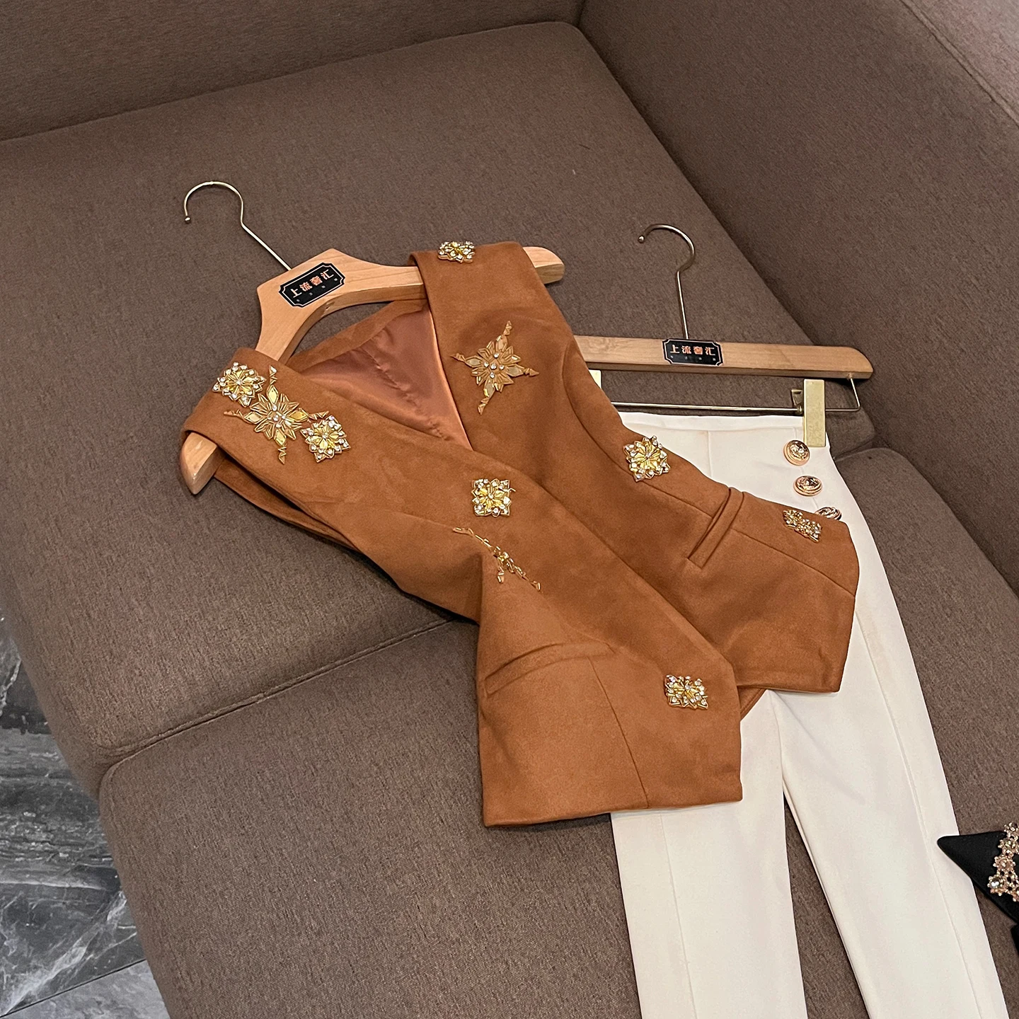 

Однорядный замшевый жилет на пуговицах Ele с украшенной талией и бриллиантами для деловых женщин, сухой чистый роскошный X77