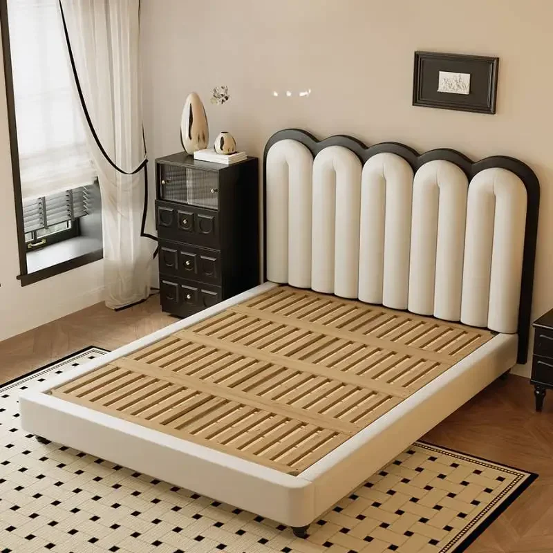 Pretty European Ele… - image