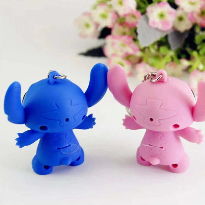 Disney-Porte-clés Stitch LED pour enfants, figurines d'anime, veilleuse plonger oyante, ange de nouveauté, pendentif de dessin animé, ornement, cadeaux d'anniversaire