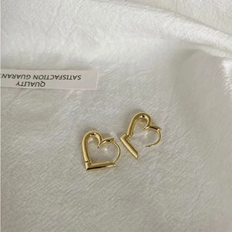 Fashion Women Silver Color Hollow Heart Earrings Korean Trendy Love Earrings Simple Small Exquisite Metal Jewelry Party Gift