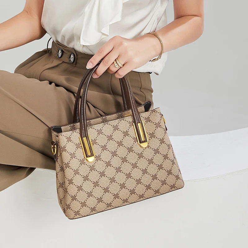 

Stylish Designer Simple Silhouette Diaper Bag Women Luxury Leather Tote Large Capacity Elegant Crossbody Shoulder Bag Clean Look