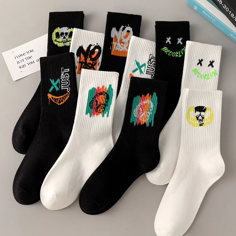 10 pairs of couple\'s mid length socks with quirky spray painted graffiti, personalized socks, comfortable and breathable, suitab