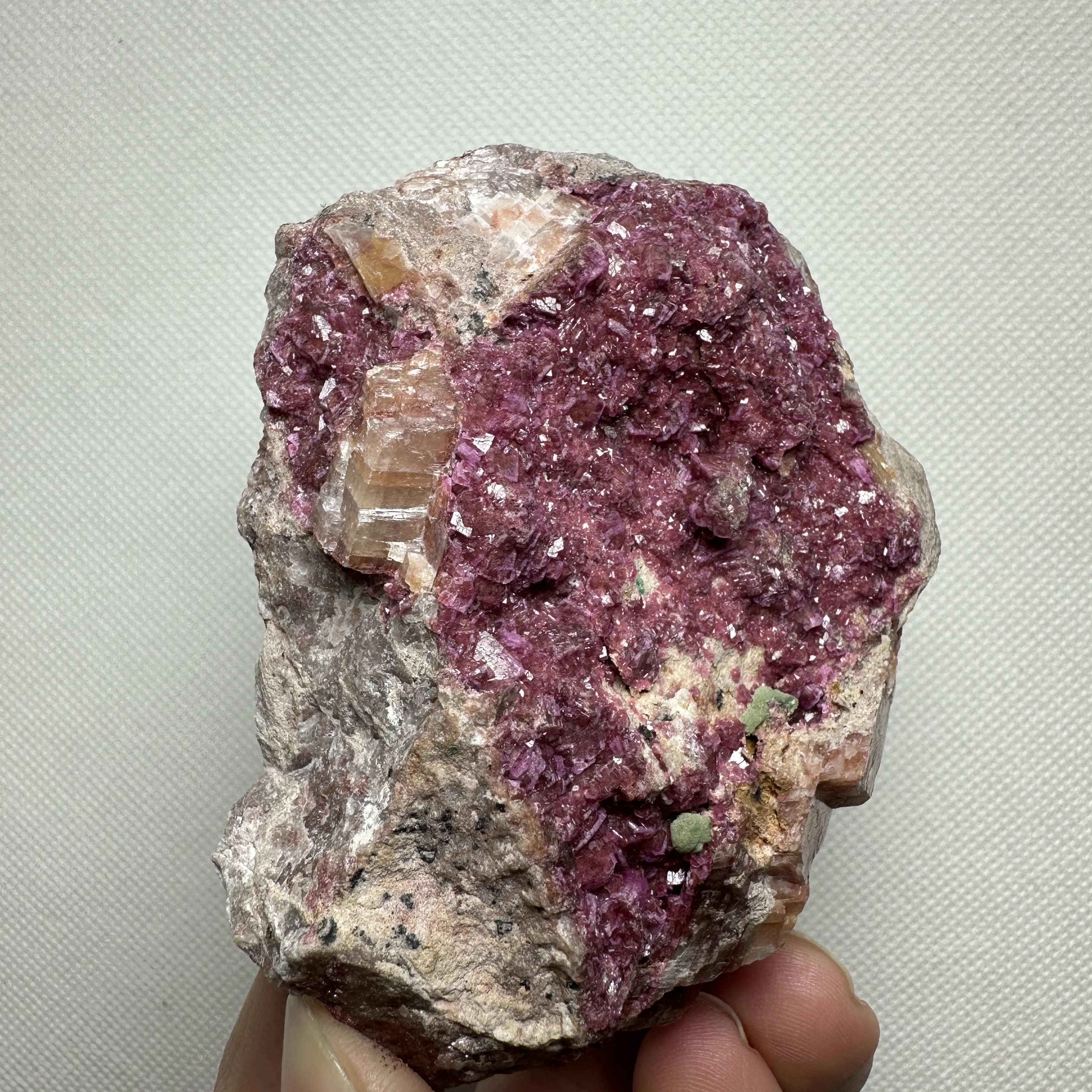 Natural Red Cobalt calcite Healing crystal raw stone stone home decoration pieces