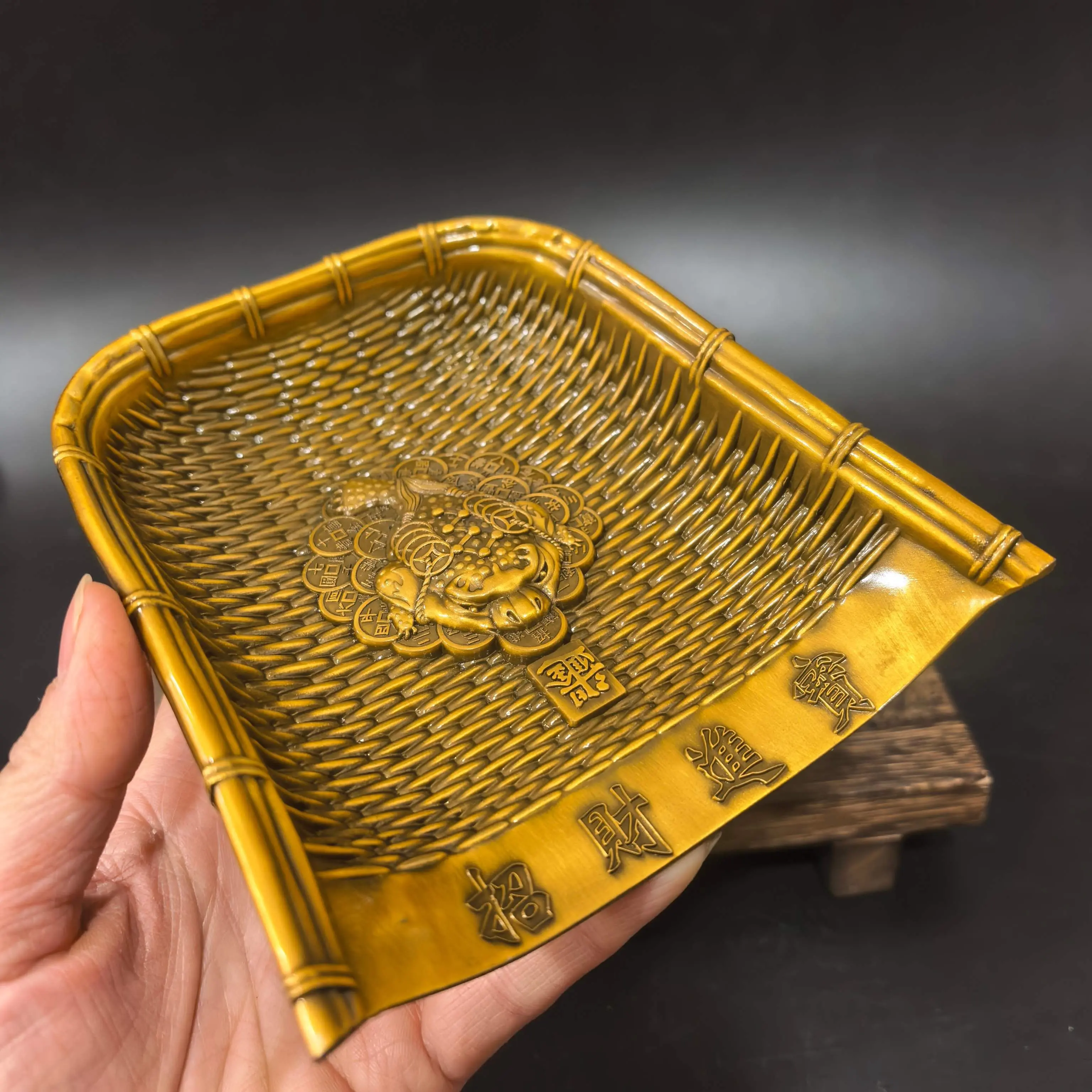 Antique alloy copper dustpan, golden toad, five grains, Fengdeng decorative ornaments, housewarming carving, attracting wealth a
