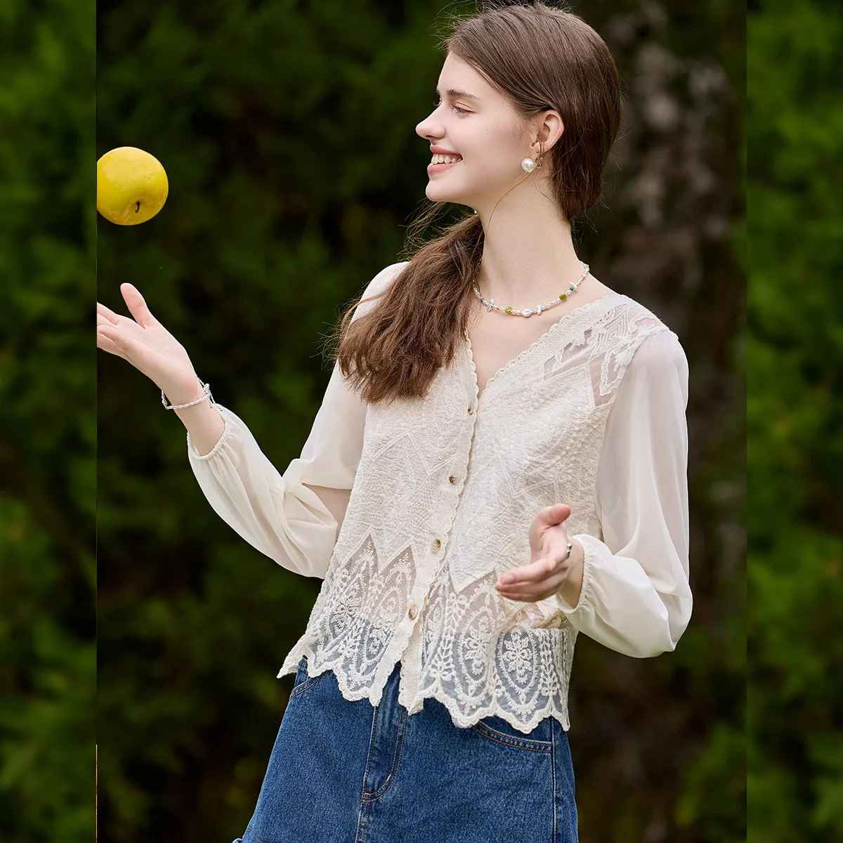 LOUIS YAO Sweet Lace V-neck Cardigan 2025 Autumn Women's Shirt Woven Non Elastic Embroidered Single Breasted Long Sleeved Shirt