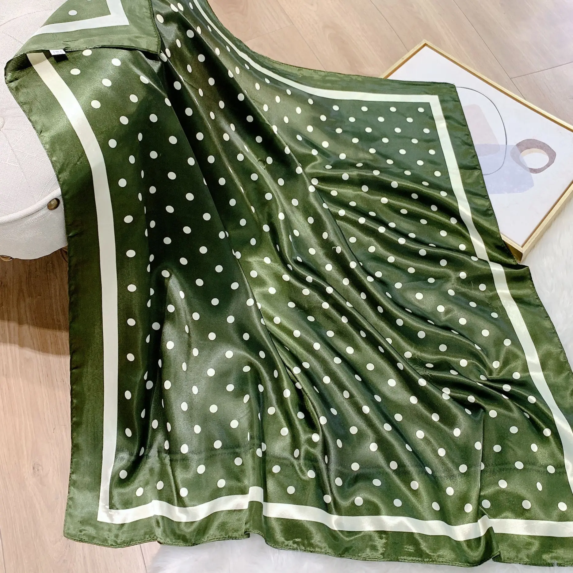 2022 dot print lenço quadrado para as mulheres de seda xale neckerchief feminino cabelo faixas cabeça bandana bandana bandana bandana