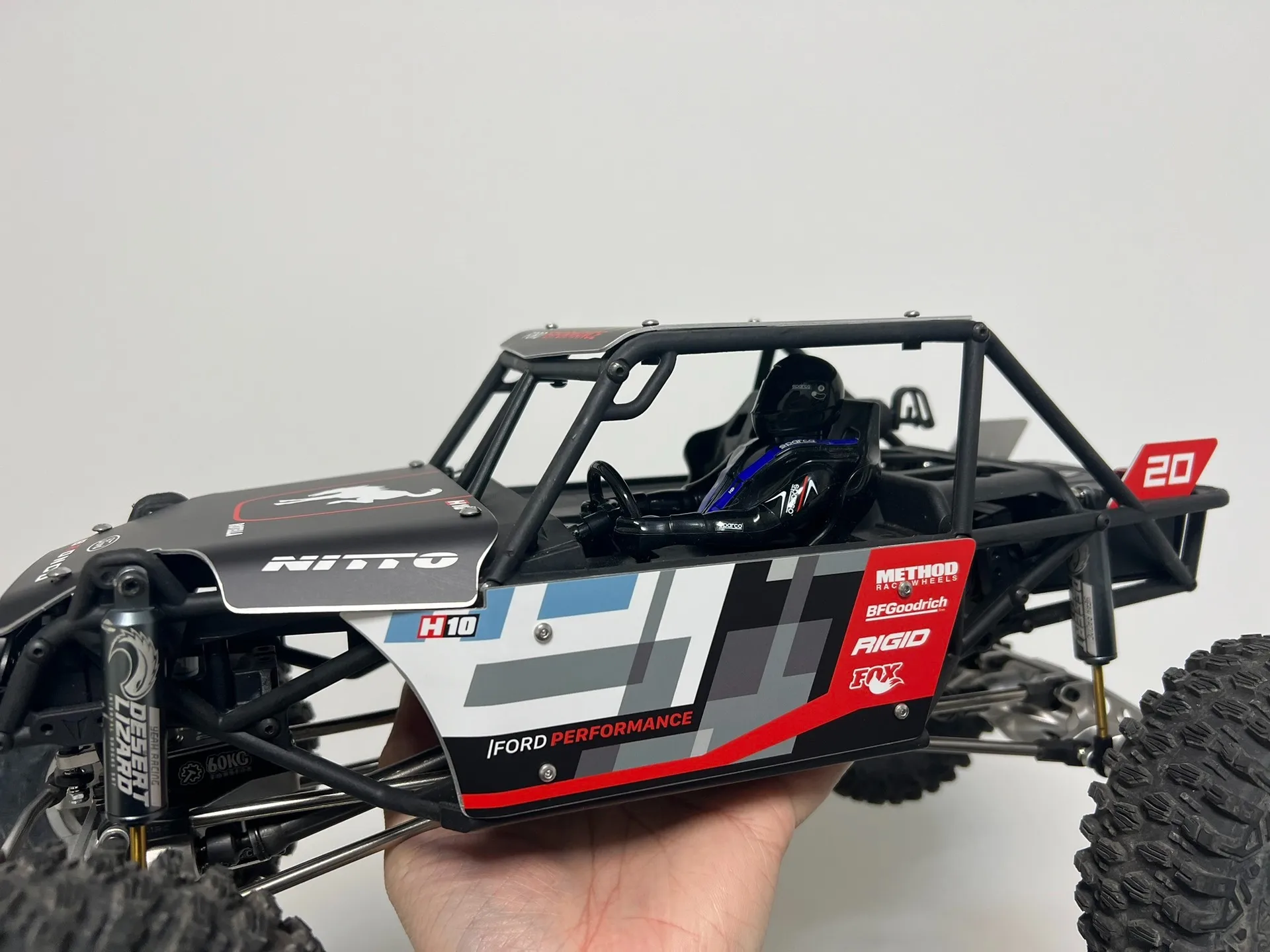 

D1RC H10 Titanium Alloy Pipe Rack II Car Shell Sticker Decoration for 1/10 RC Crawler Car VP H10 VP Phoenix Ford Bach Parts