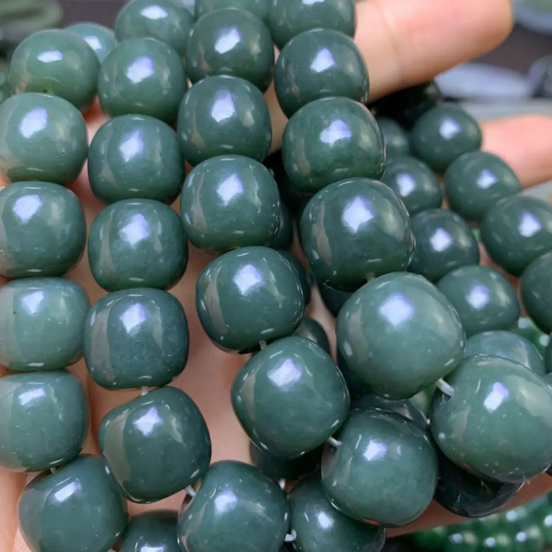 

Pure natural Xinjiang Hetian jade Qiemo blue old bead card 14mm single circle oily and delicate to attract good luck and hot mod