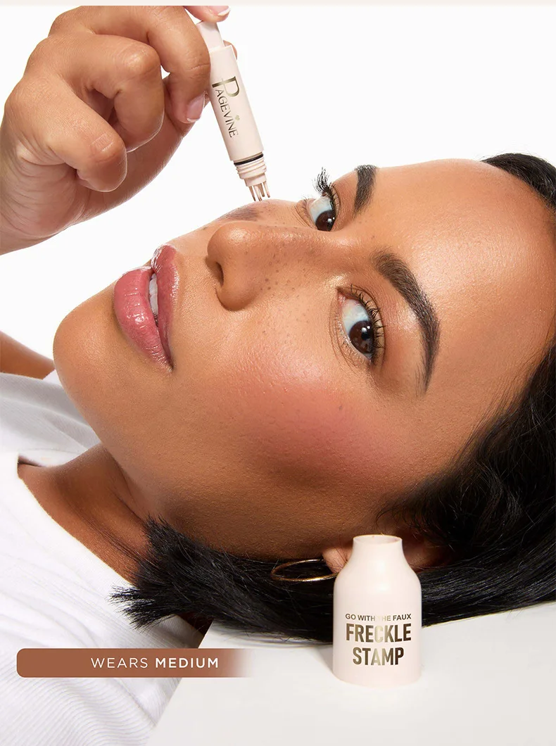 قلم ختم النمش ذو 5 نقاط ذو مظهر طبيعي مقاوم للماء النمش السائل سريع الجفاف وسادة هوائية بدون جهد طرف نقطة تطبيق