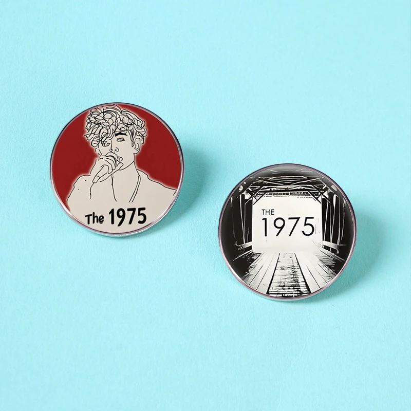 1975 البريطانية البديل روك باند دبوس الكرتون الموسيقى المغني سبيكة بروش مروحة جمع مجوهرات شارة الملحقات