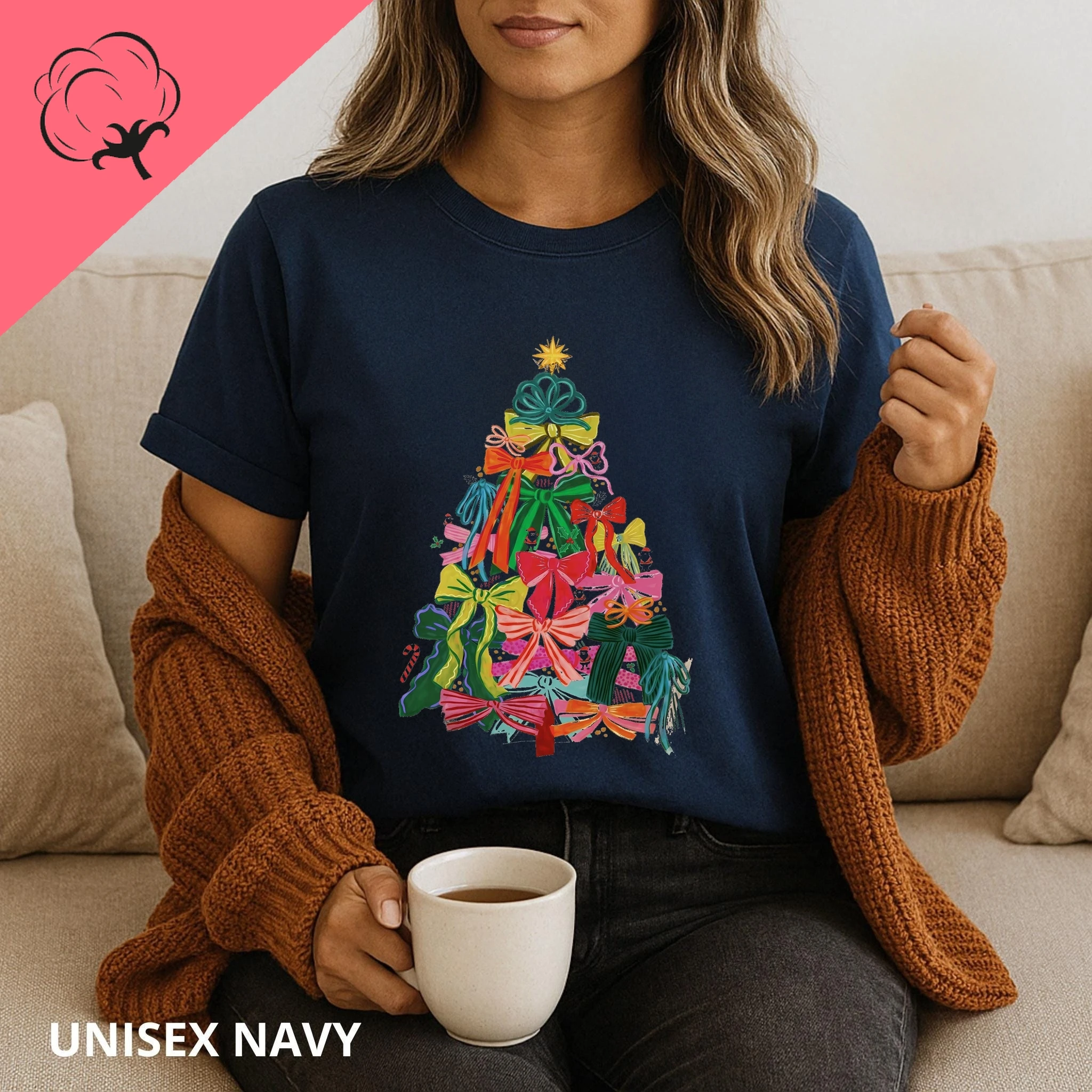 هذا هو هو أروع وقت في السنة. تي شيرت قطني لهدايا عيد الميلاد مصمم على طراز شجرة عيد الميلاد PNG.