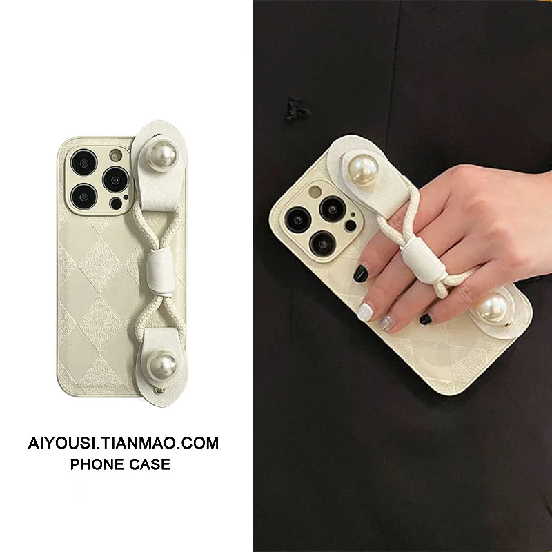 

Temperament double pearl buckle wrist strap for apple 13 phone case iphone 14/12promax fashion diamond leather xsmax x/xr 13pro