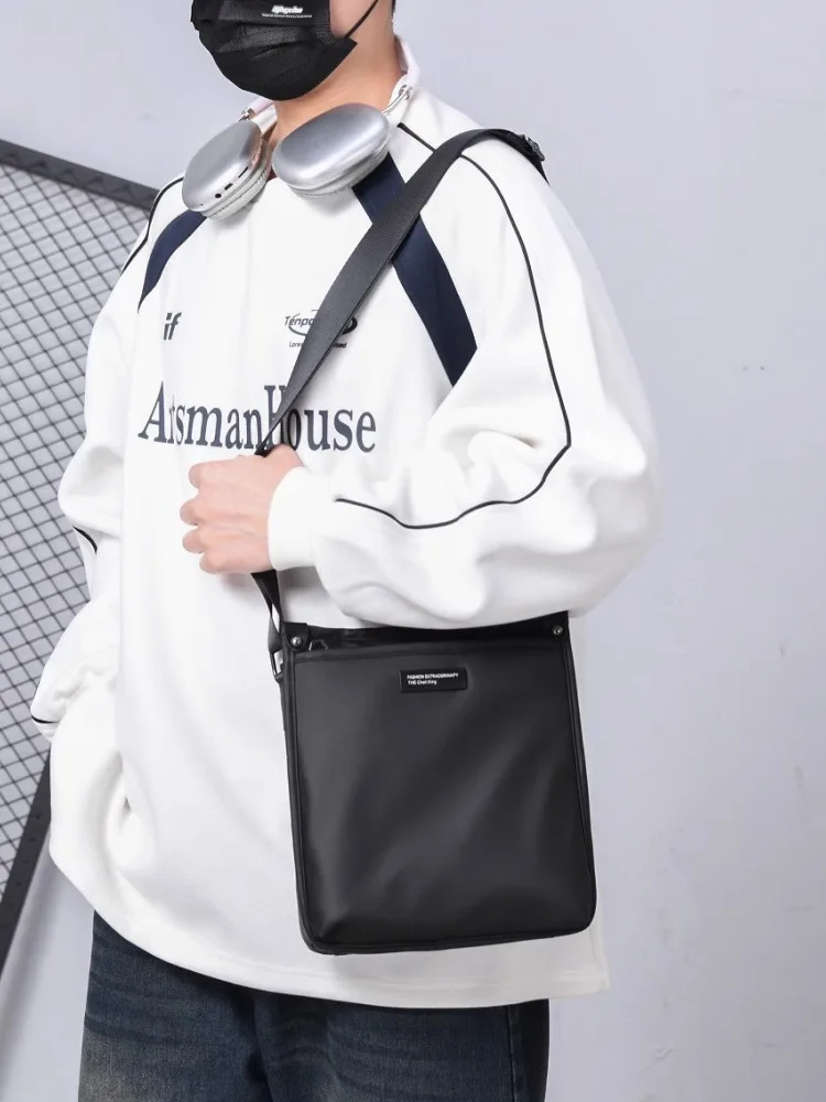 

Men's Crossbody Bag Portable Street Sle Waterproof oulder Bag Leisure Commuting Small Bag Polyester Zipper Closure
