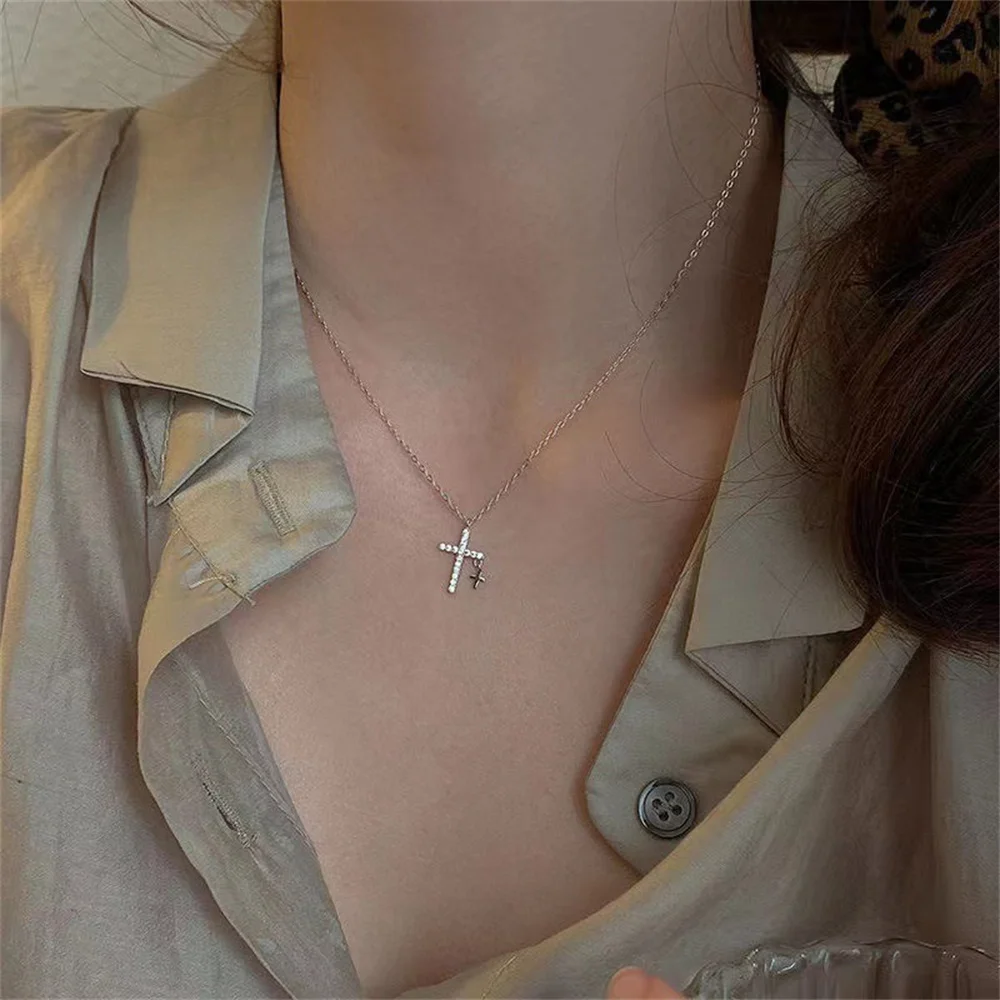 Vintage Doppelkreuz-Anhänger Halskette, Modische Zirkon-Kristall-Acryl-Kreuz-Halskette für Damen, Elegante Party-Schmuckkette als Geschenk – Detail 1