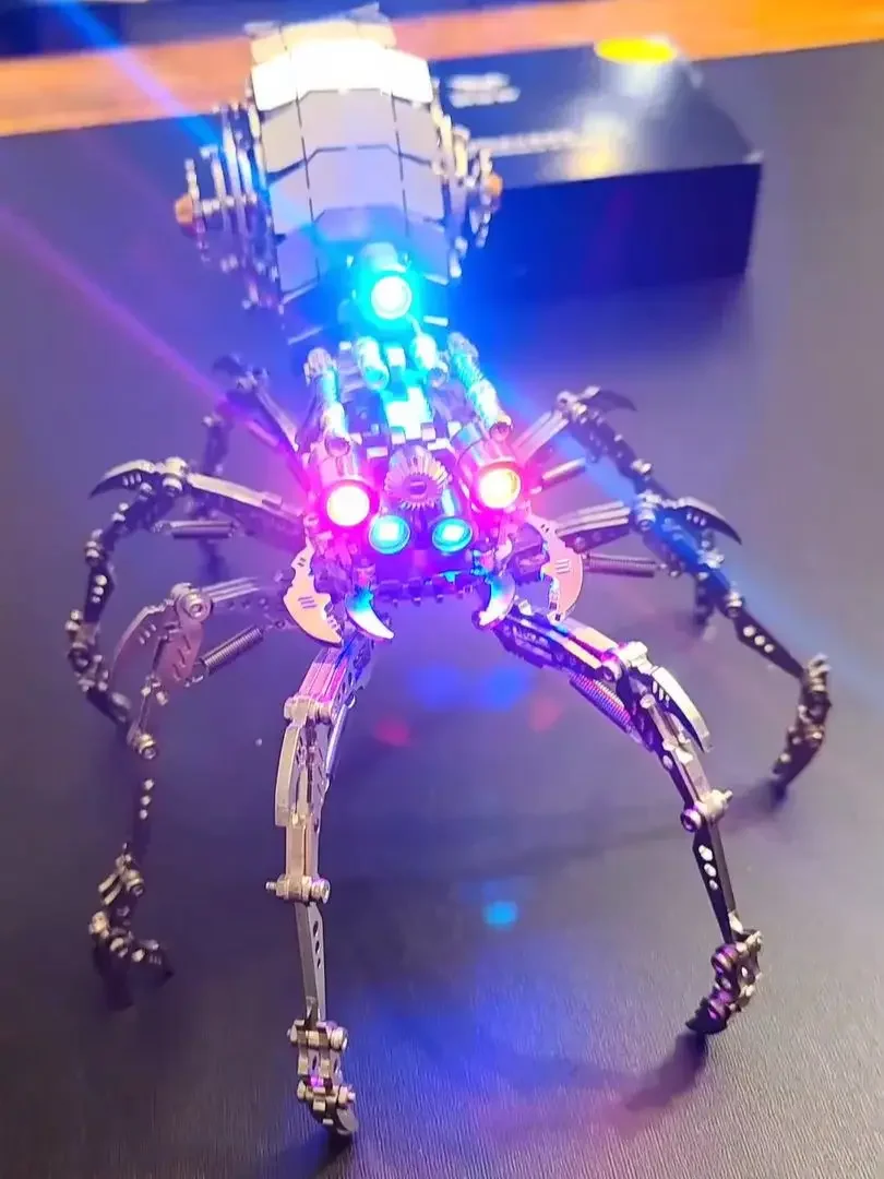 3D Stainless Steel Mechanical Spider, LED Glow Light, DIY Puzzle & Finished Insect Ornament, Premium Collectible Home Decor Gift