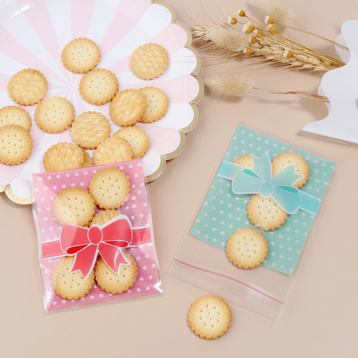 100Pcs/Lot White Dots Bow Candy Bags Self Adhesive White Polka Dot Candy Cookie Gift Bags For Wedding Birthday Party Gift Bags