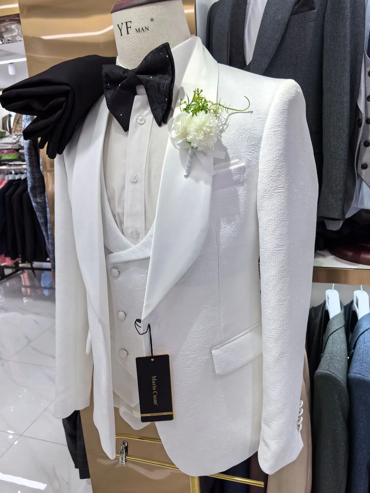 Traje de boda de lujo para hombre, traje de novio, chaqueta blanca, pantalones, chaleco de tres piezas, Blazer ajustado, 2024