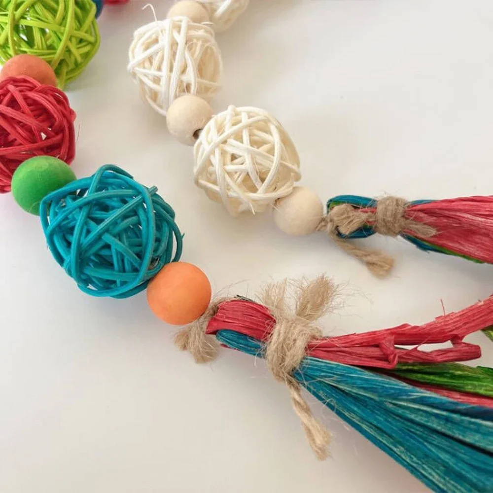 1szt Losowy kolor Rattan Ball Bead Bite Toy Szlifowanie zębów Wisząca zabawka do żucia dla papugi Ptak Chomik Rozrywka Dekoracja klatki