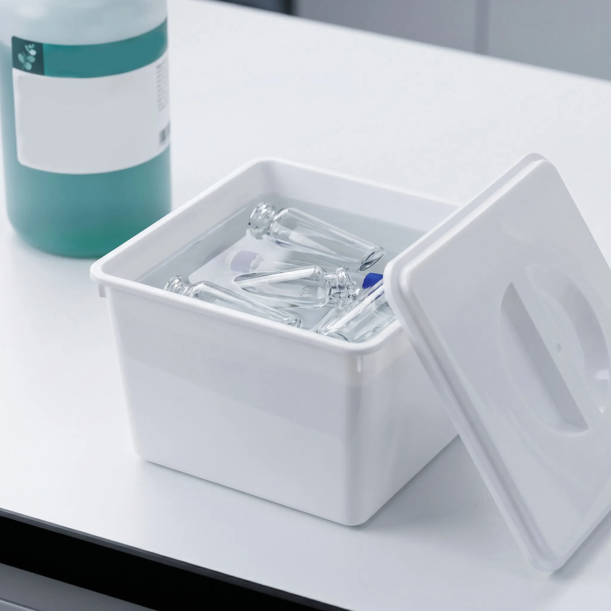 Small Lab Cleaning Tub with Lid Plastic Soaking Box Chemical Resistant Container Anti Splash for Sample Vials Beakers Test Tubes