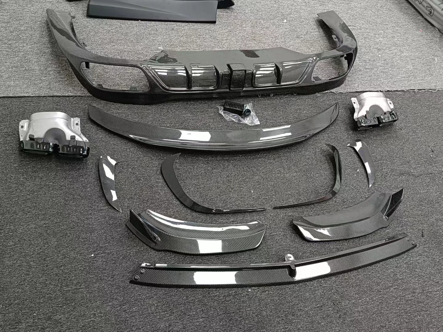 New Design  C-class W206 Carbon Fiber Front Lip Rear Diffuser with Tips Rear Spoiler Bumpers Vent High Quality