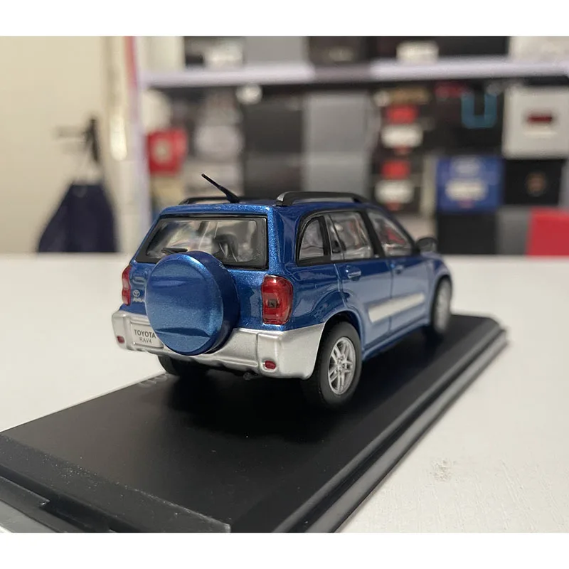 Diecast 1:43 Scale RAV4 2001 Alloy Car Model Collection Souvenir Display Ornaments Vehicle Toy Gift