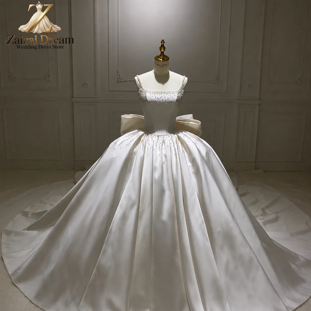 CustomizedLuxury Satin Ball Gown Wedding Dress Square Neck Beaded Bridal Gown with Bow Long Train Wedding Dress Vestido De Noiva