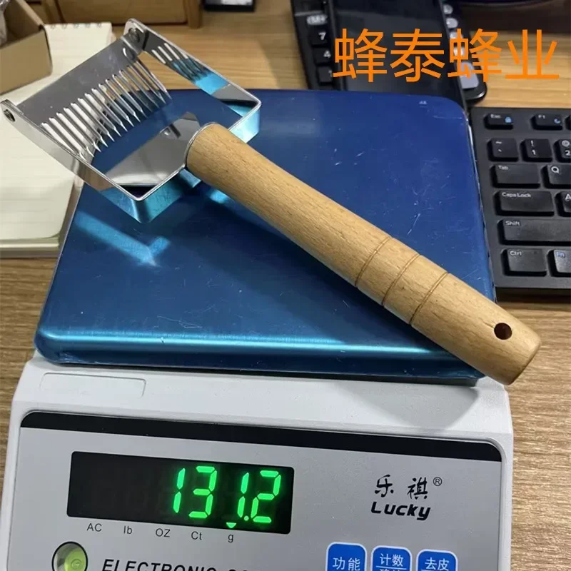 AA Honey Cutting Fork With Scraper, Beehive Pollen Scraper, Propolis Scraper, Wood Handle, Stainless Steel, Sharp, 2Pcs, New