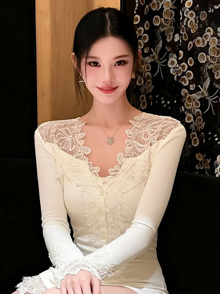 

Французский стиль: женская базовая блузка с длинным рукавом, V-образным вырезом, кружевными вставками на плечах, низким воротником, в стиле Sweet Spicy Girl, для осени