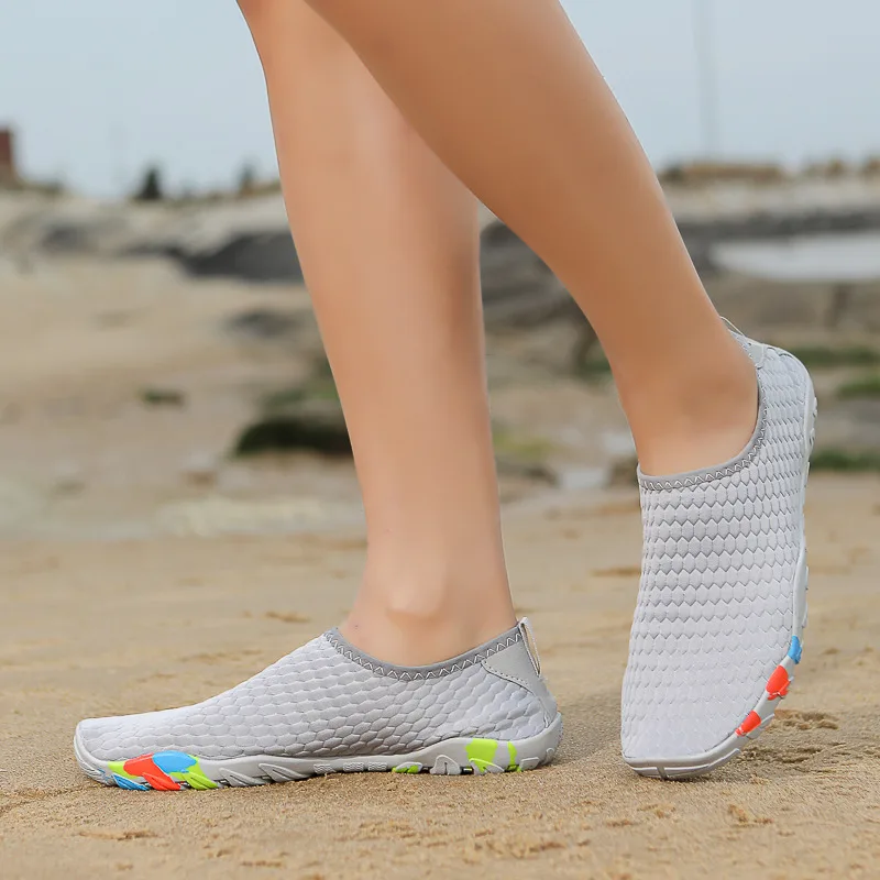 Zapatos de playa baratos para mujer, zapatos sin cordones de secado rápido para caminar para hombre, zapatos de agua ligeros para natación para hombre, Zapatillas descalzas para mujeres