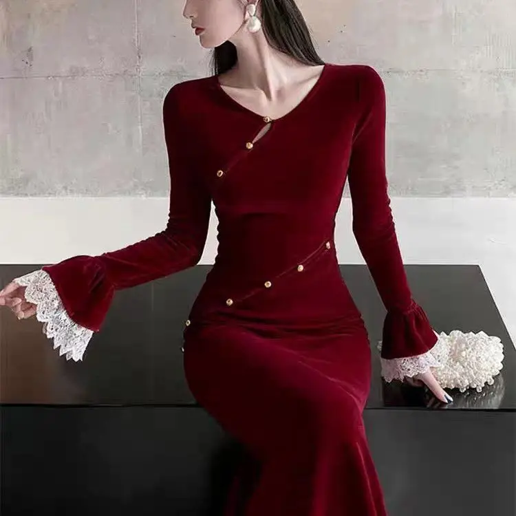 

Autumn new Chinese style loose feeling wear high-end generous decent noble burgundy velvet splicing dress