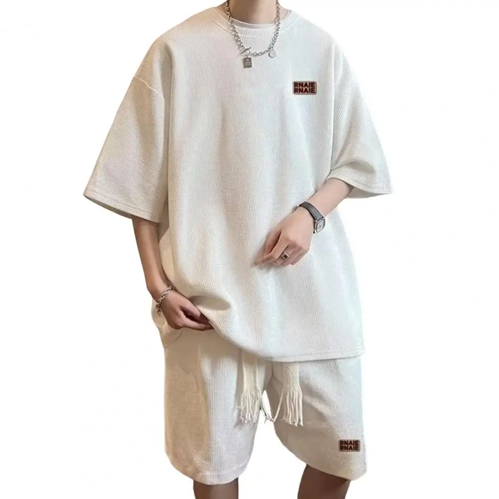 

Round Neck T-shirt Shorts Set Men's Summer Outfit Set O-neck Short Sleeve T-shirt with Elastic Drawstring Waist Suit