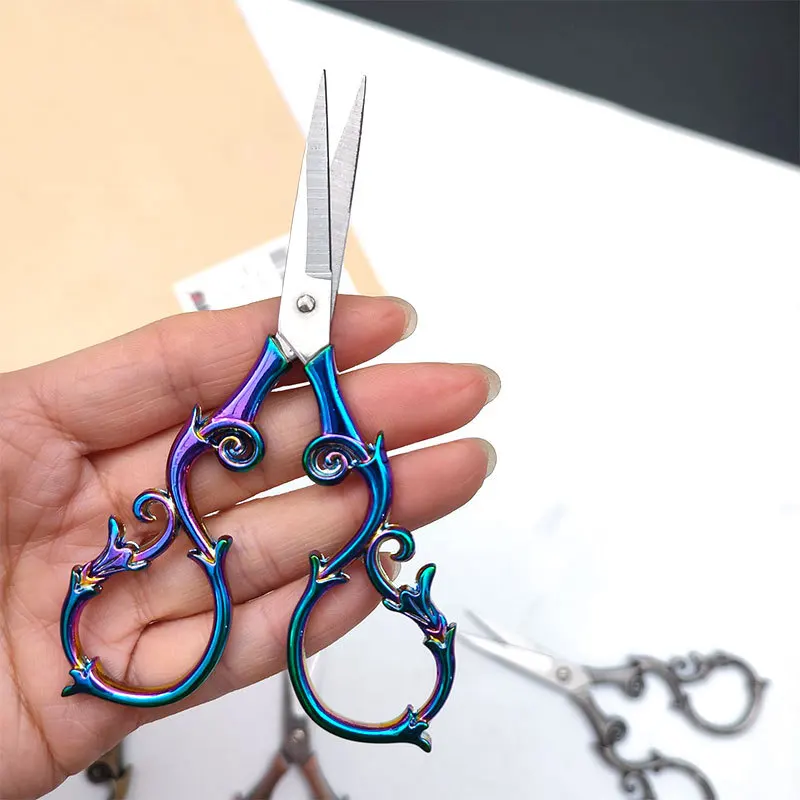 1 PCS Embroidery Scissors Retro Scissor Stainless Steel High Quality Suitable for Professional Tailor Sewing and Quilting hot