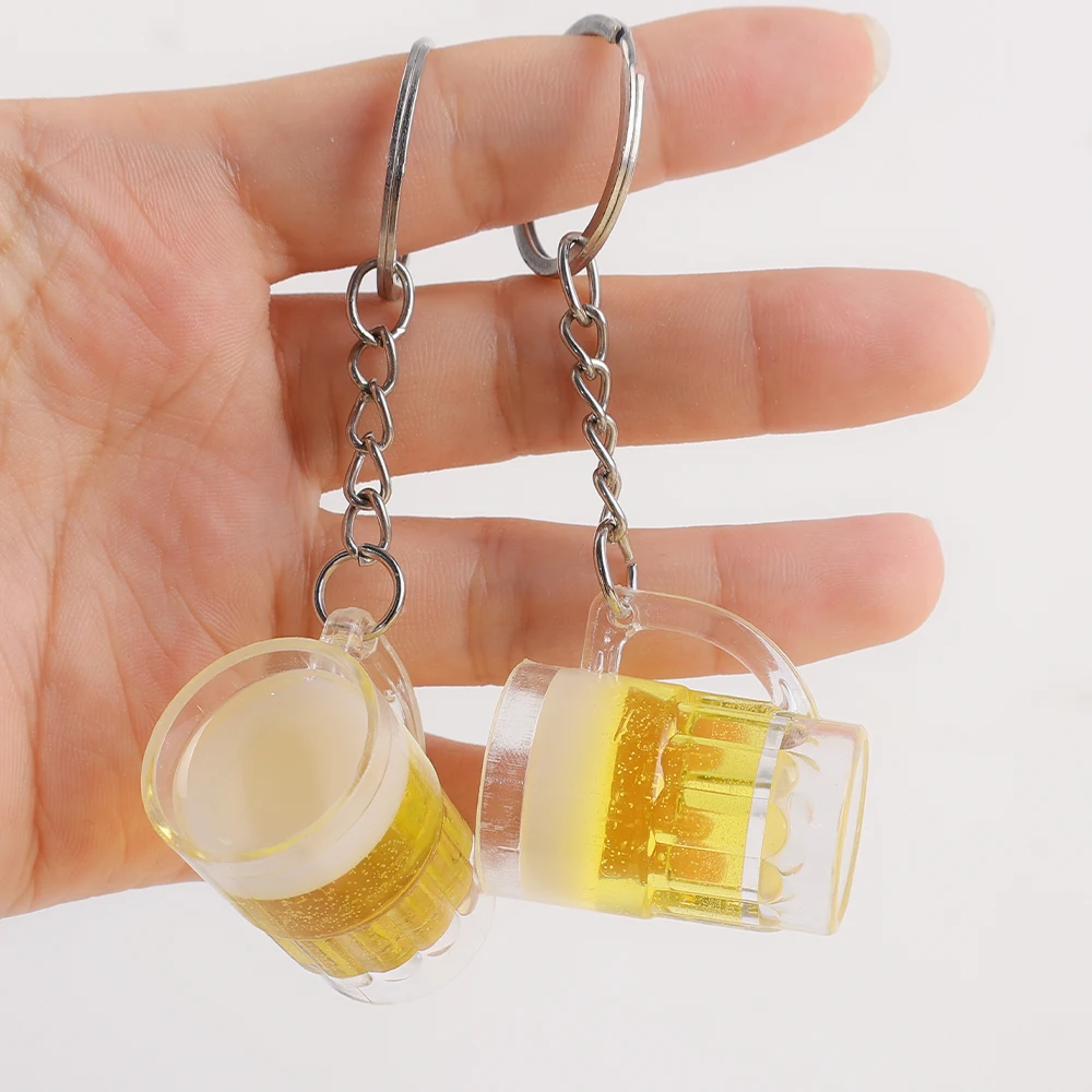 1/2pcs Fashion Simulation Beer Cup Beer Mug Keychain Creative Resin Plastic Mini Beer Glass Keyring Bag Pendant Gift for Man